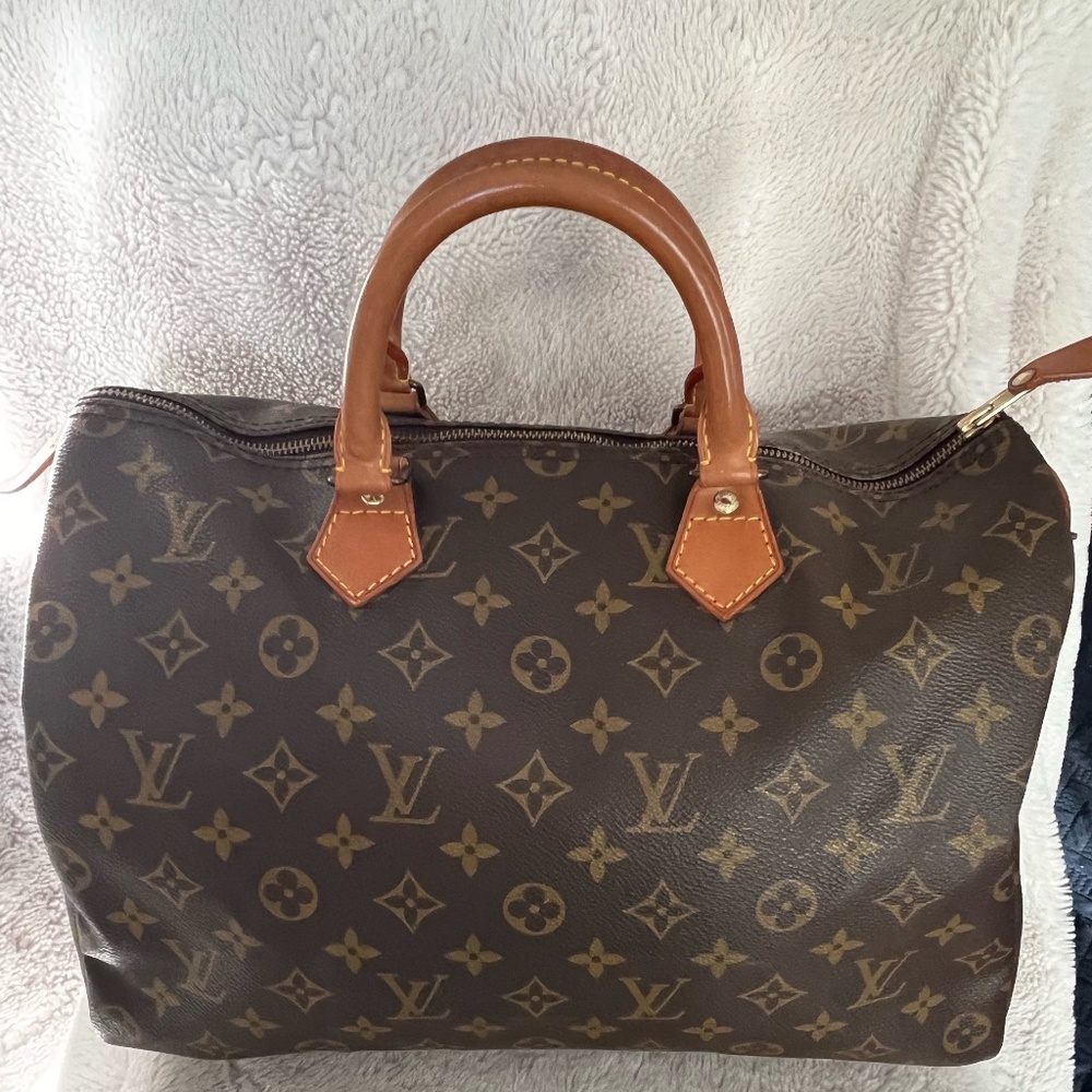 Louis Vuitton Speedy 35 - Authentic